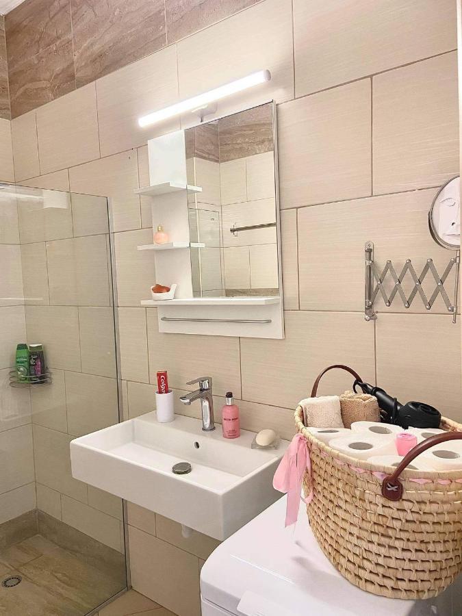 Iraa'S Apartment Саранде Екстериор снимка