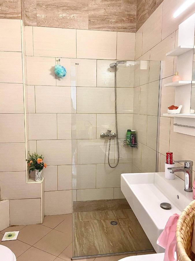 Iraa'S Apartment Саранде Екстериор снимка