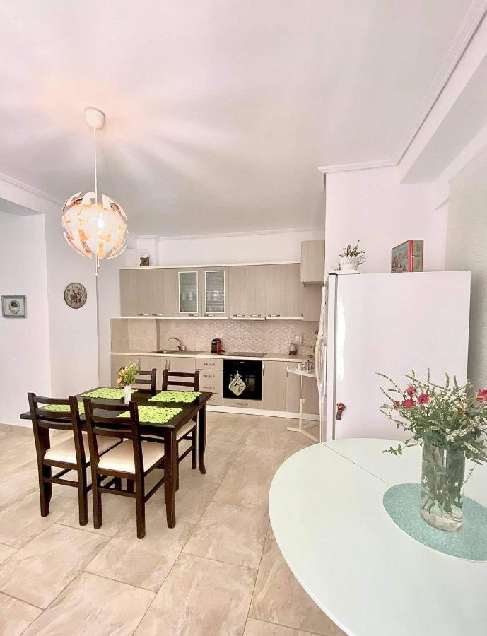 Iraa'S Apartment Саранде Екстериор снимка