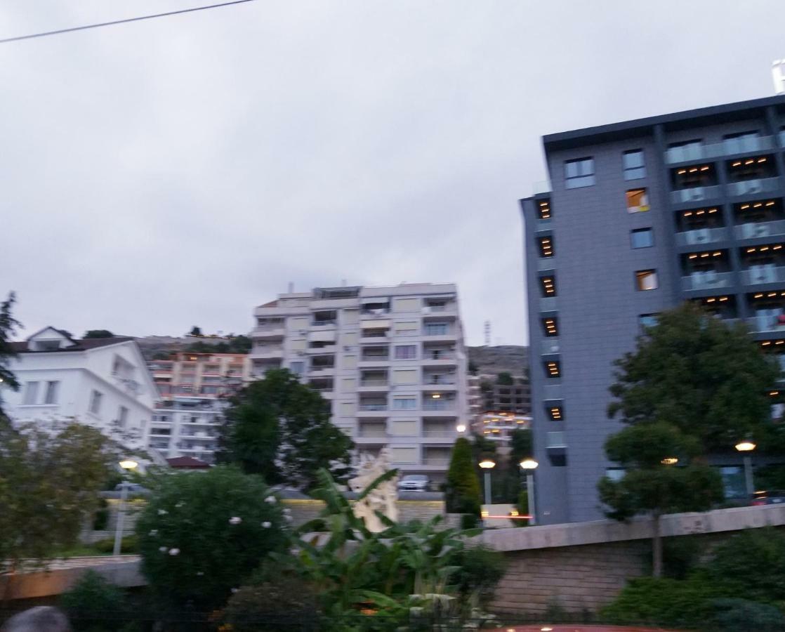 Iraa'S Apartment Саранде Екстериор снимка